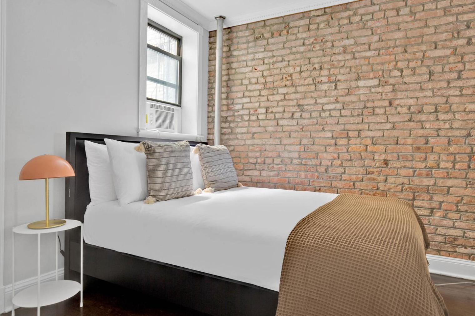 Hip W Village 1br W Wd Nr 1 Train Nyc-853