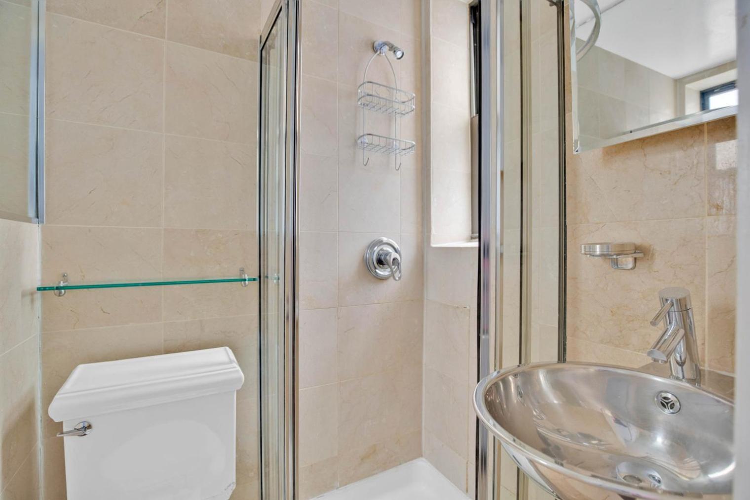 Hip W Village 1br W Wd Nr 1 Train Nyc-853 *
