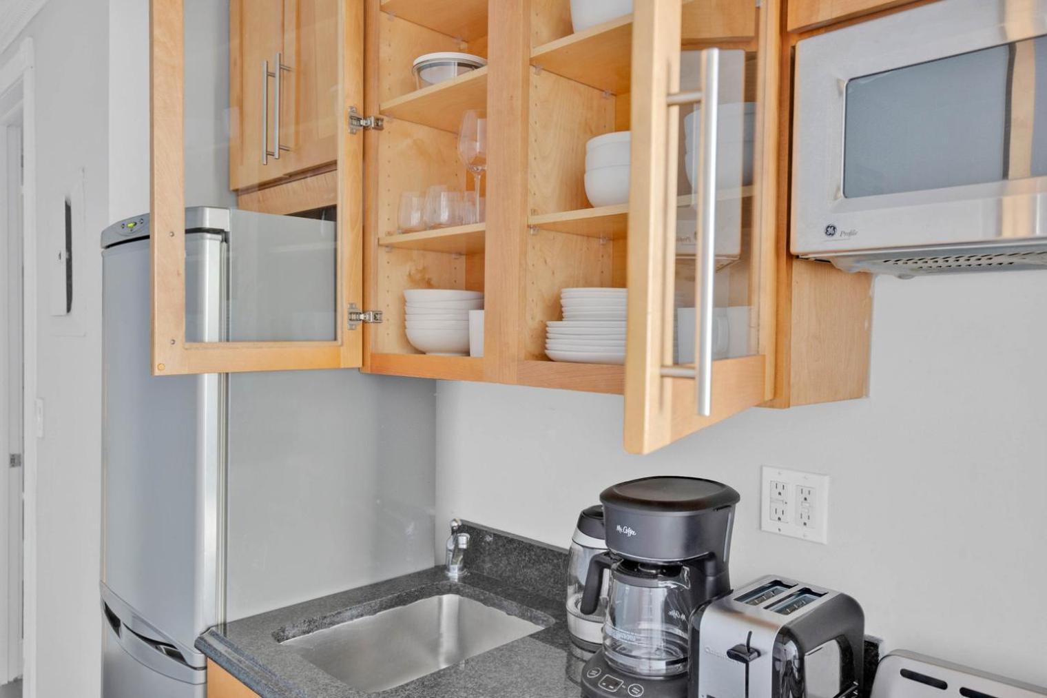Hip W Village 1br W Wd Nr 1 Train Nyc-853