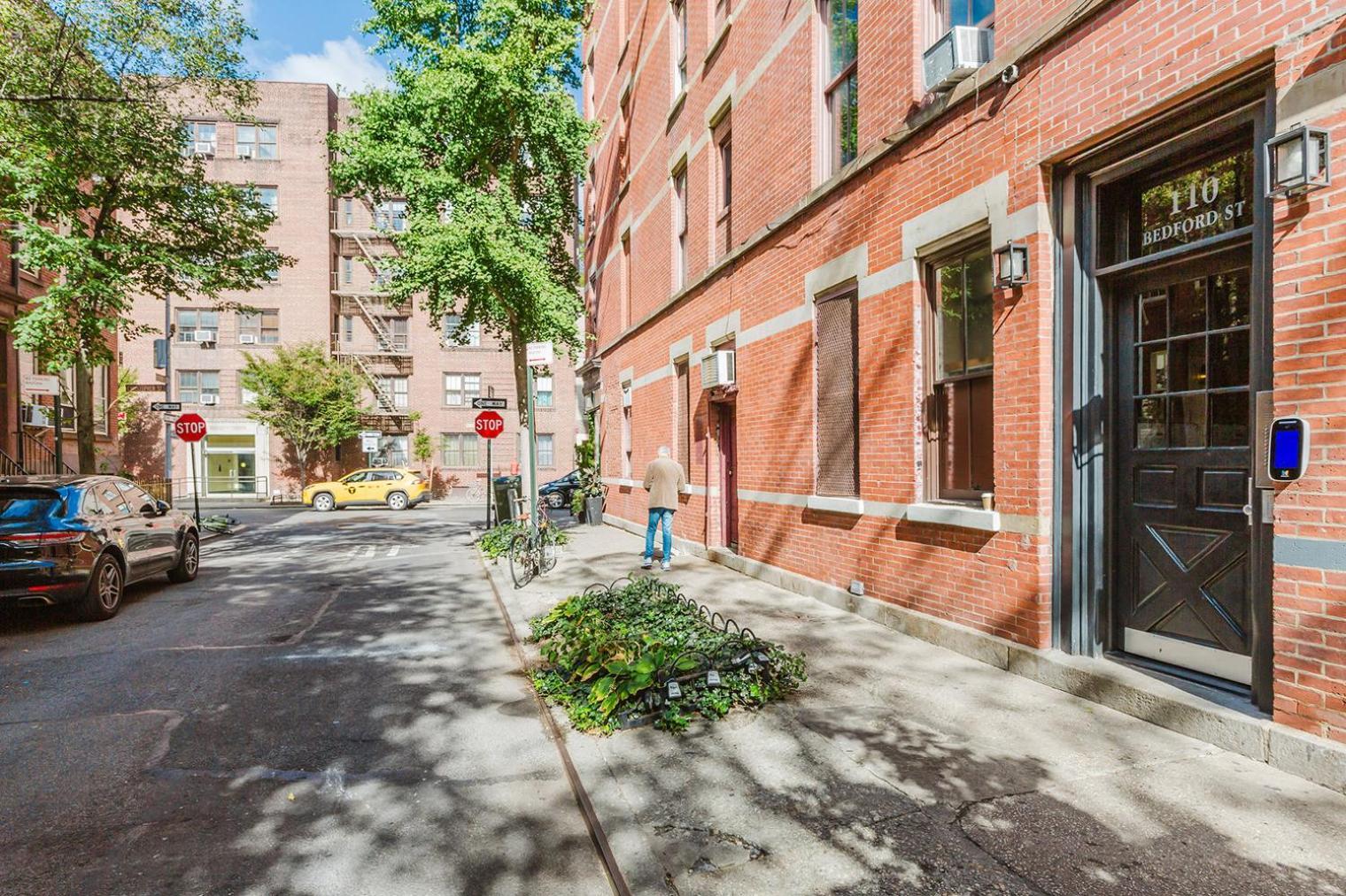 Hip W Village 1br W Wd Nr 1 Train Nyc-853